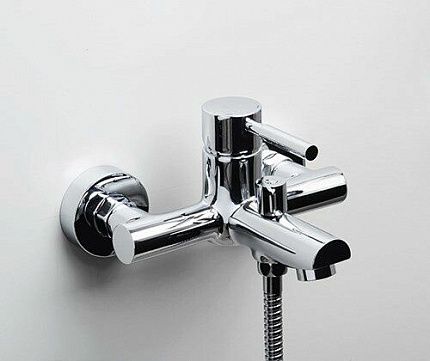 Main 4101 Смеситель для ванны с коротким изливом